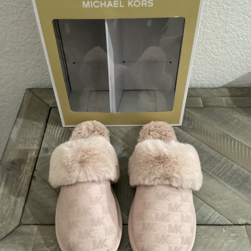 MICHAEL MICHAEL KORS Women's Tula Scuff Slip-On Cozy Slippers, size 10 - Picture 5 of 7